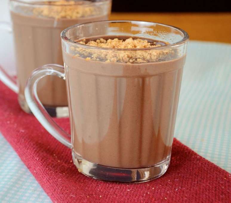 Chocolate quente com paçoca (Reprodução / Guia da Cozinha)