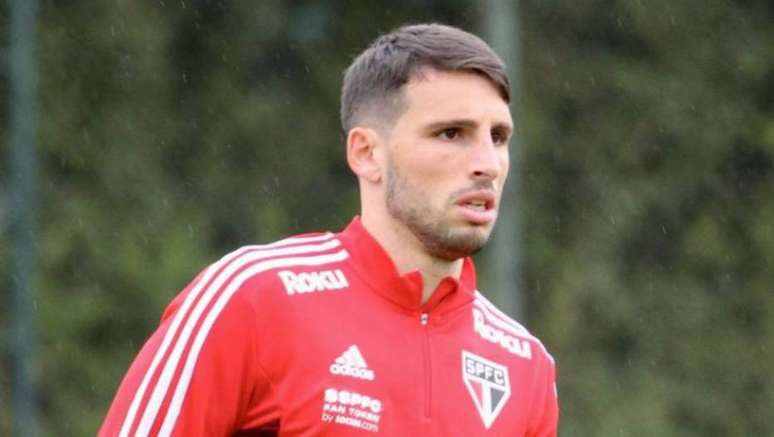 Calleri usa apoio da torcida do São Paulo superar o Palmeiras no Morumbi.