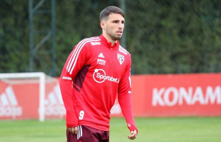 Calleri durante treinamento do São Paulo no CT da Barra Funda (por Felipe Espindola / www.saopaulofc.net)