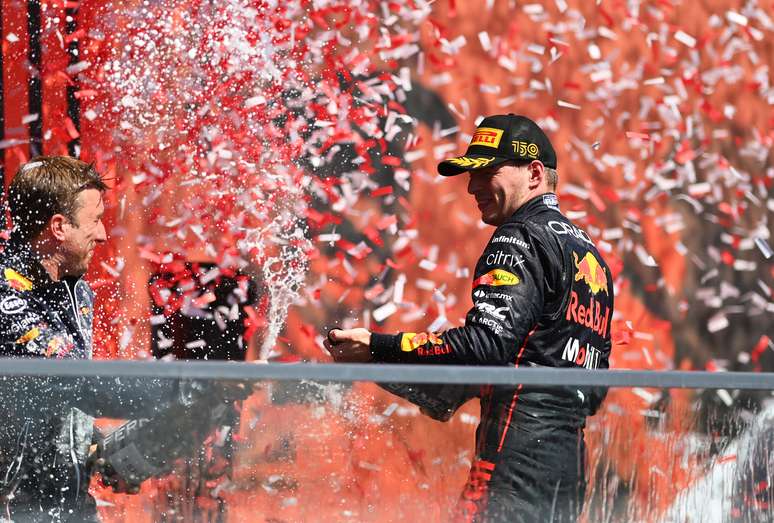 Max Verstappen festeja vitória no Canadá 