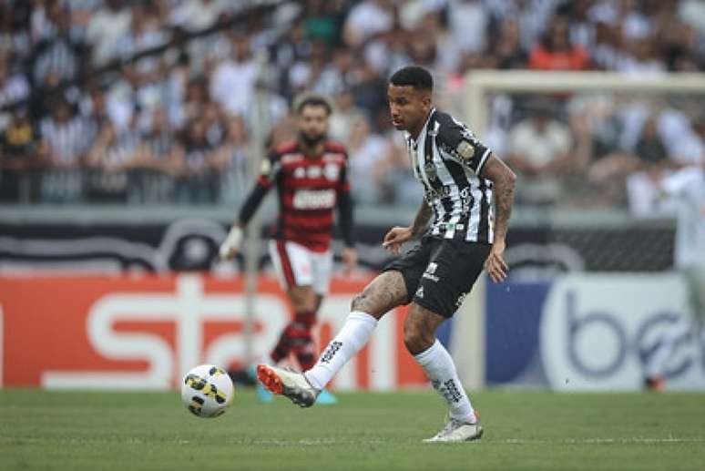 Volante foi substituído por Otávio, ainda no primeiro tempo - (Foto: Pedro Souza/Atlético-MG)