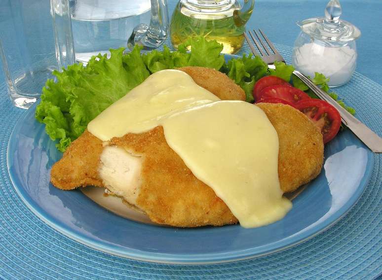Filezinho empanado com creme de queijo – Foto: Reprodução