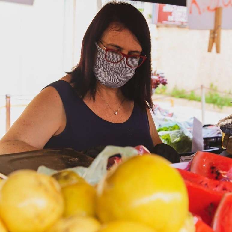 Dinamara tem sua própria barraca na feira há 30 anos