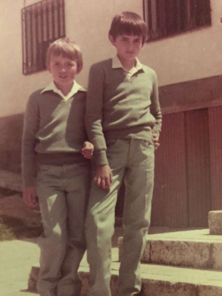 Javier Gonz&aacute;lez Recuenco com seu irm&atilde;o menor