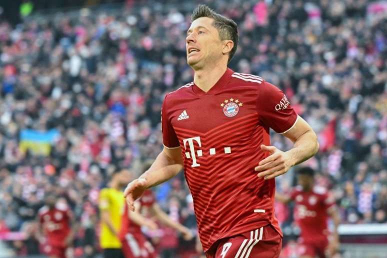 Lewandowski deve assinar com Barcelona por 3 temporadas, diz TV