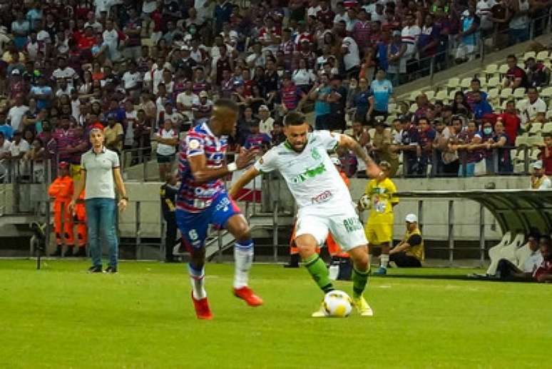 Sequência negativa faz Coelho "flertar" com zona de rebaixamento no Brasileirão - (Foto: Felipe Soares/América-MG)