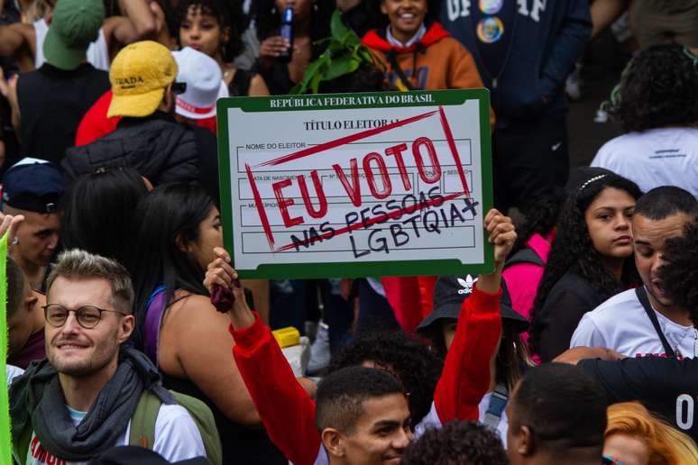 Público levou cartazes e faixas para celebração com tom político