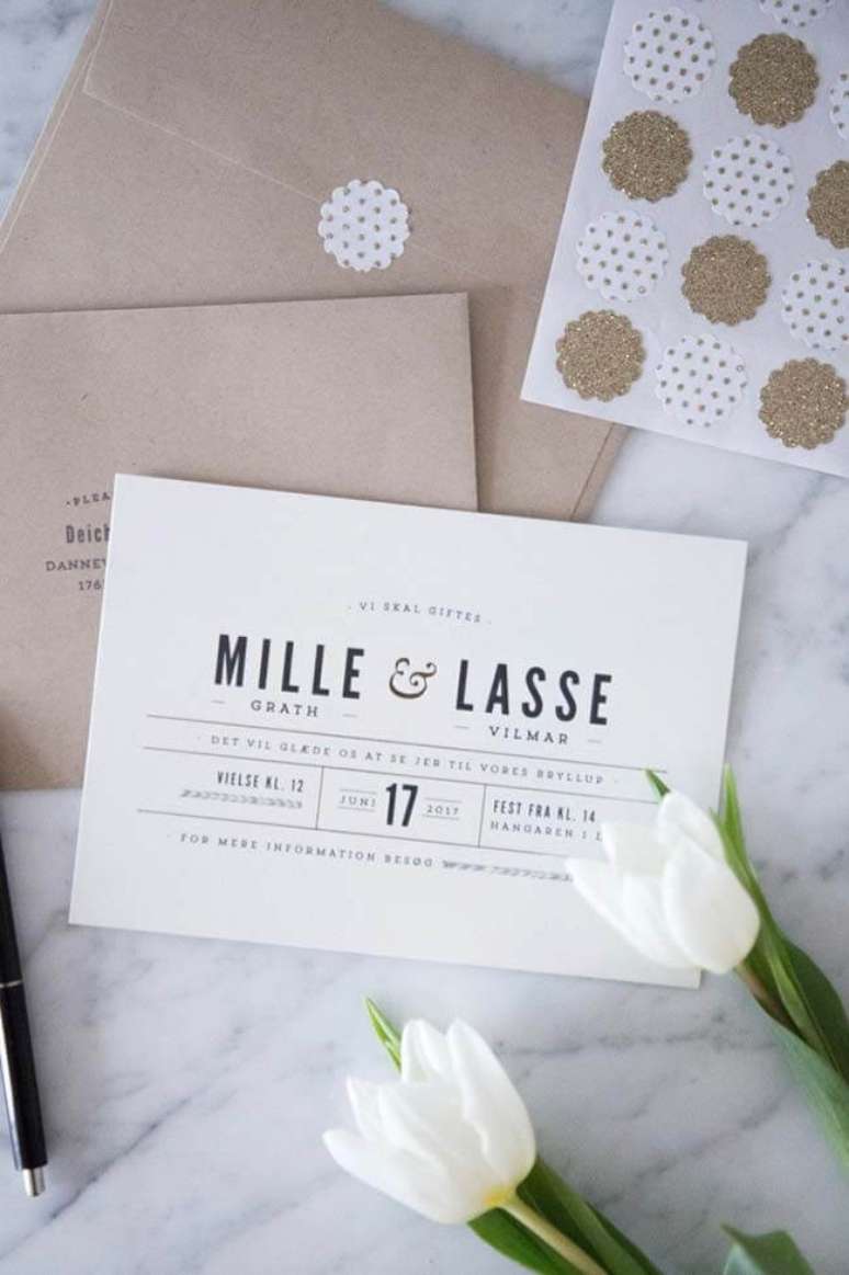 84. O papel kraft e uma otima opção para quem deseja montar um convite de casamento simples. Fonte: Decor Fácil