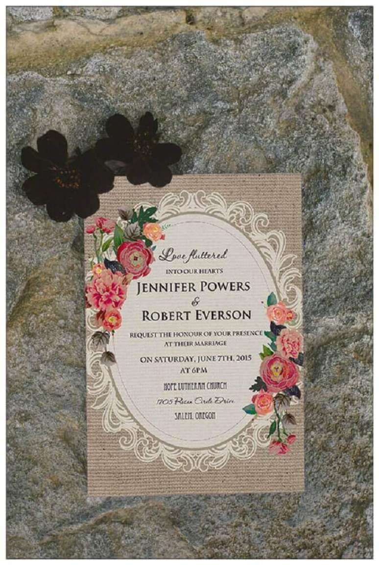 69. Modelo vintage de convite de casamento simples com estampa de flores &ndash; Foto: Elegant Wedding Invites