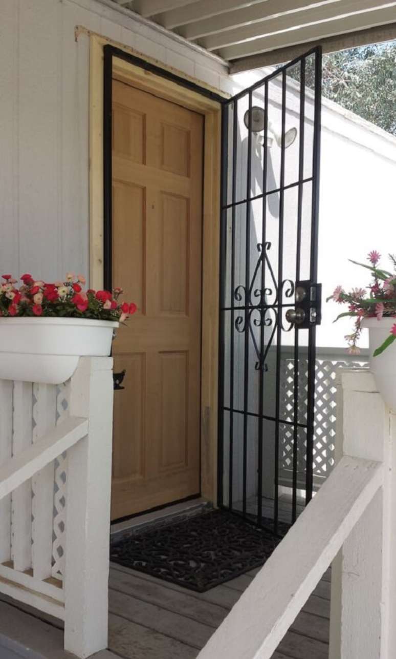 24. A porta pantogr&aacute;fica traz uma prote&ccedil;&atilde;o maior para as resid&ecirc;ncias. Fonte: Chelito Rojas