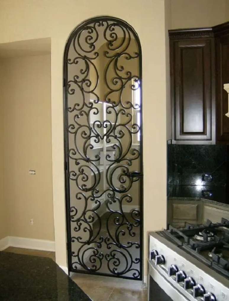 20. A porta pantogr&aacute;fica pode ter v&aacute;rios formatos. Fonte: SRG Stairs