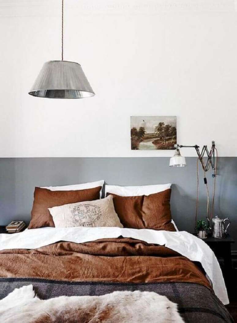 27. Detalhes em tons terrosos para decoração de quarto cinza e branco – Foto: Inspire Decor