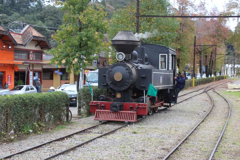 Após sete anos parada, a Maria-Fumaça passou por um delicado processo de restauro na carroceria e por manutenções mecânicas.