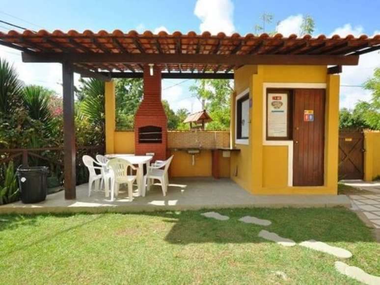 8. &Aacute;rea de churrasqueira amarela &ndash; Foto Revista VD