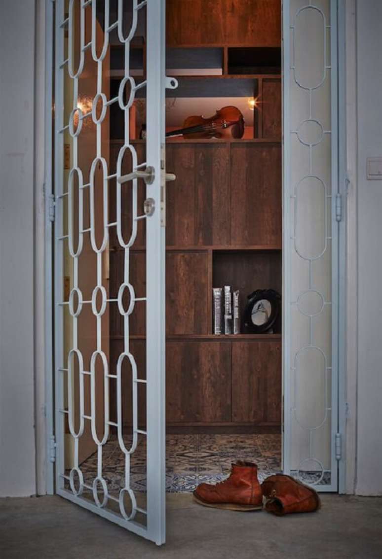 12. A porta pantográfica e uma tendência na decoração de ambientes internos e externos. Fonte: Home & Decor SG