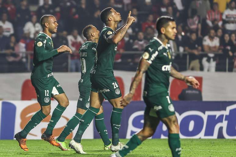 Murilo jogador do Palmeiras comemora seu gol durante partida contra o São Paulo