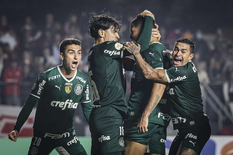 Jogadores comemoram virada heroica do Palmeiras contra o São Paulo