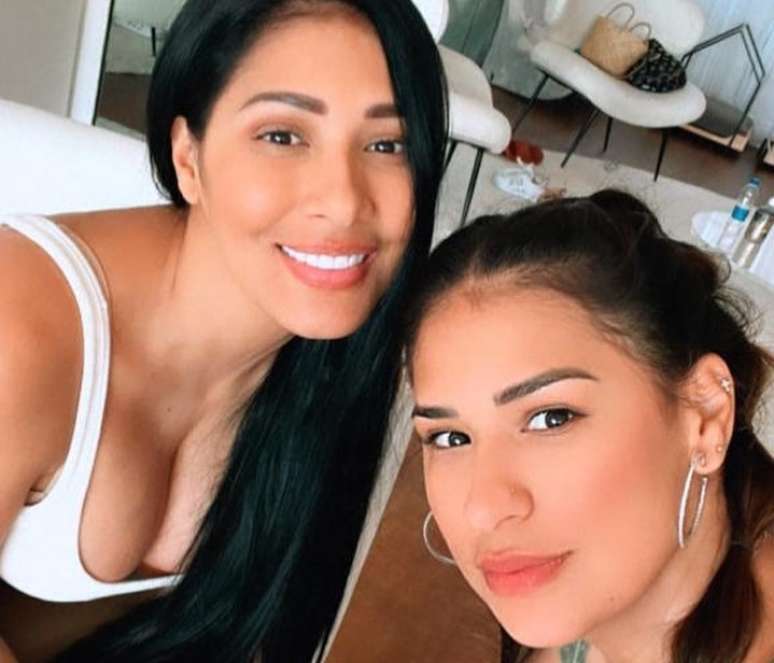 Após polêmicas, Simone e Simaria postam fotos juntas