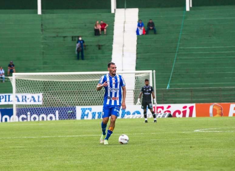 CSA sai na frente, mas deixa Grêmio empatar jogo no Rei Pelé 