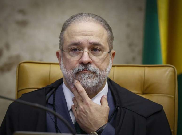 Aras vai ao STF contra lei que paga 'salário-esposa' a servidores