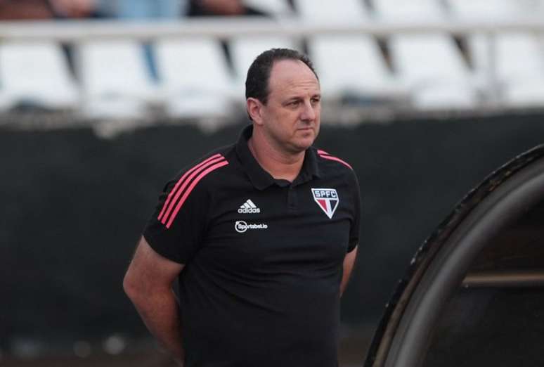 Rogério Ceni se mostrou abatido durante a coletiva de imprensa pós jogo (Foto: Rubens Chiri / saopaulofc.net)