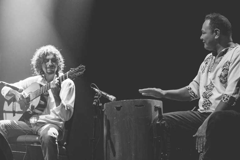 Sergio Abalos demonstrando suas habilidades t&eacute;cnicas no viol&atilde;o em show (Foto/Reprodu&ccedil;&atilde;o)