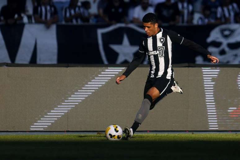 Vinícius Lopes começa a ter sequência como titular do Botafogo na temporada (Foto: Vítor Silva/Botafogo)