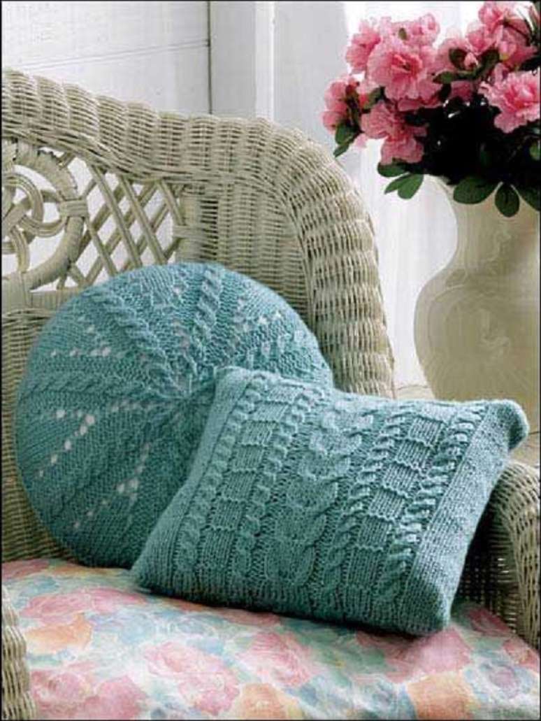 30. Poltrona de vime com almofada de tric&ocirc; &ndash; Foto Knit Patterns