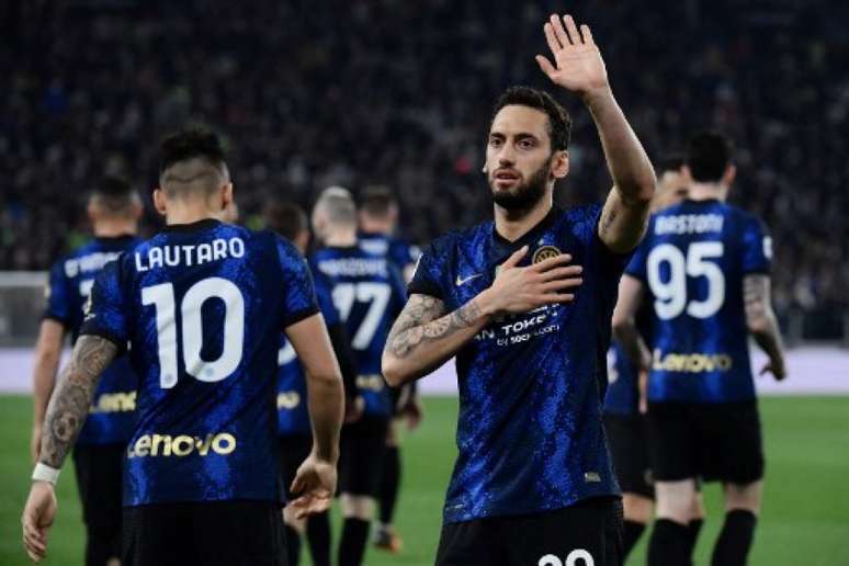 Çalhanoglu critica Simone Inzaghi em entrevista (Foto: Filippo MONTEFORTE / AFP)