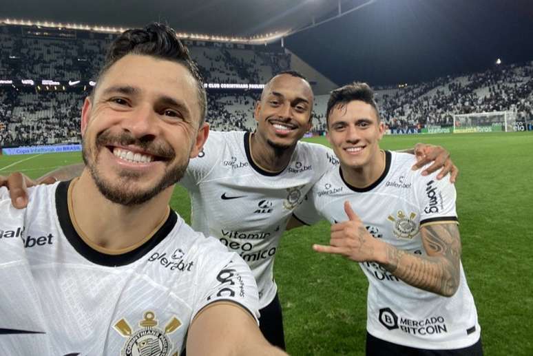 Com dois gols de Giuliano, Timão atropela o Peixe e vence por 4 a 0 , na Neo Química Arena - Foto: Divulgação/Corinthians