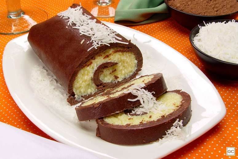 Rocambole de chocolate com coco ralado – Foto: Guia da Cozinha