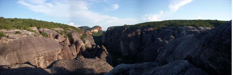 Mirantes permitem observar as formações rochosas do Parque Nacional da Serra da Capivara.