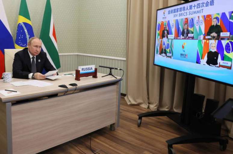 Vladimir Putin durante reunião virtual dos Brics