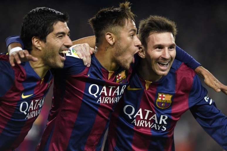 Suárez, Neymar e Messi comemoram gol do Barcelona (Foto: Lluis Gene/ AFP)