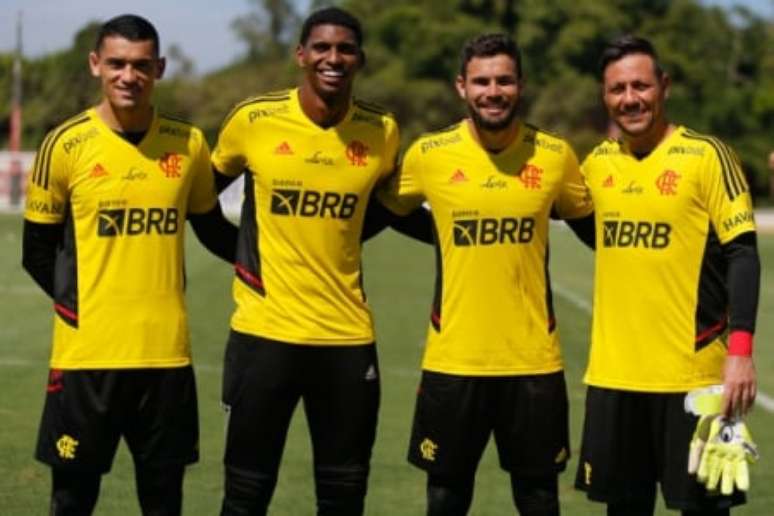 Santos, Hugo, Matheus Cunha e Diego Alves são os goleiros do time profissional do Flamengo (Foto: Gilvan de Souza/Flamengo)