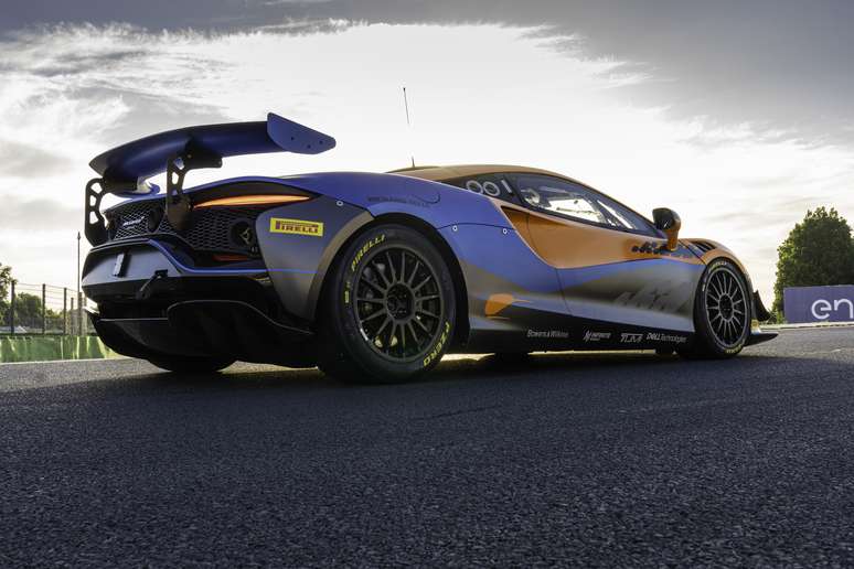 Novo McLaren Artura GT4