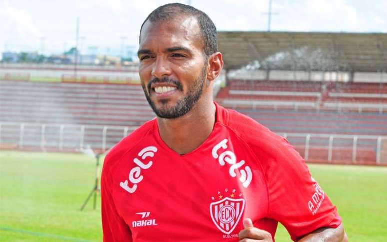 Richarlyson defendeu grandes clubes e a Seleção, mas sempre foi marcado pelo preconceito (Foto: Bruno Freitas / EC Noroeste)