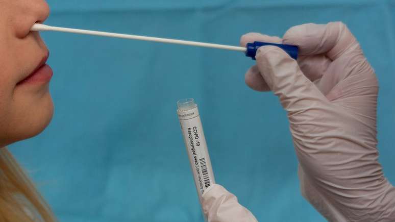 Kits usados em autotestes e testes realizados nas farm&aacute;cias e laborat&oacute;rios s&atilde;o diferentes