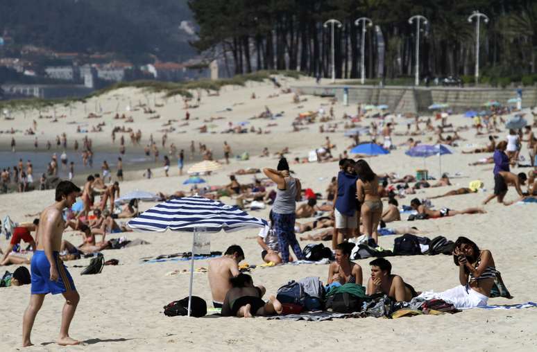 Cidade espanhola promete multa de R$ 4,1 mil por xixi no mar