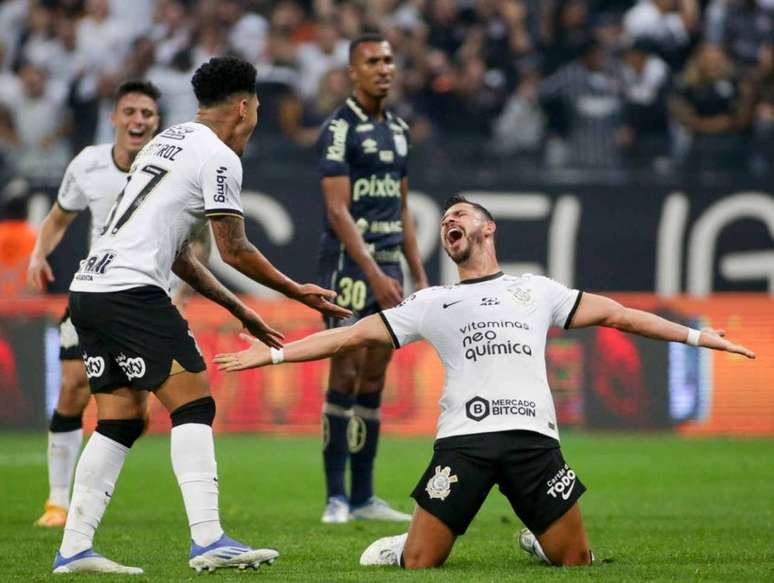 Giuliano balançou as redes duas vezes contra o Peixe (Foto: Rodrigo Coca / Agência Corinthians)