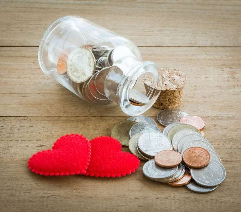 Falar de finanças é sinal de amor e responsabilidade entre o casal 