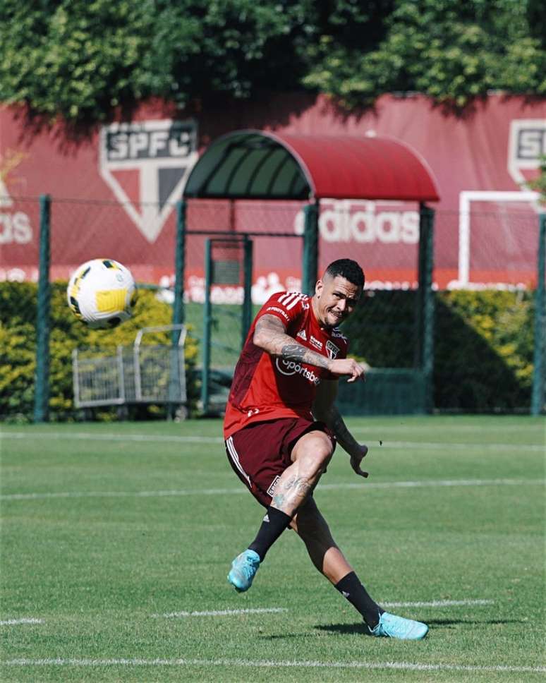 Jogadores do São Paulo durante o treino deste sábado, no CT da Barra Funda (Foto: Reprodução/Twitter)