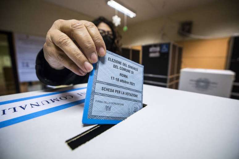 Itália volta às urnas para 2º turno das eleições municipais