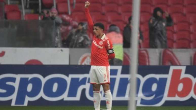 Taison celebra gol marcado contra o Coritiba (Ricardo Duarte / Internacional)