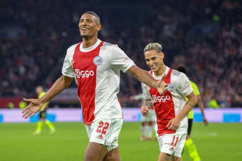 Haller é um dos principais nomes do Ajax junto com Antony (Foto: FRANCOIS WALSCHAERTS / AFP)