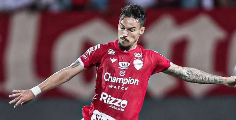 Arthur Rezende tem grande participação nos gols no Vila Nova (Foto: divulgação/assessoria do jogador)