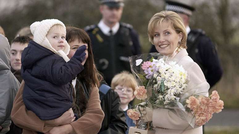 A condessa de Wessex, Sophie, mulher do filho mais novo da rainha Elizabeth 2ª, foi submetida a uma cirurgia por causa de uma gravidez ectópica em 2002