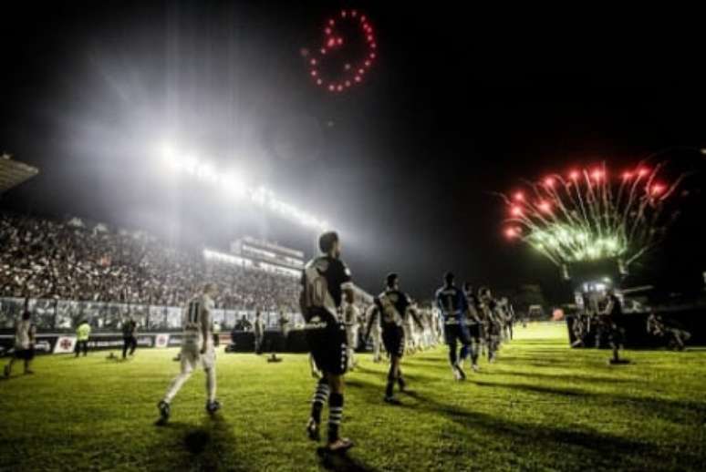 Jogadores do Vasco na entrada em campo contra o Operário (Daniel Ramalho/Vasco)