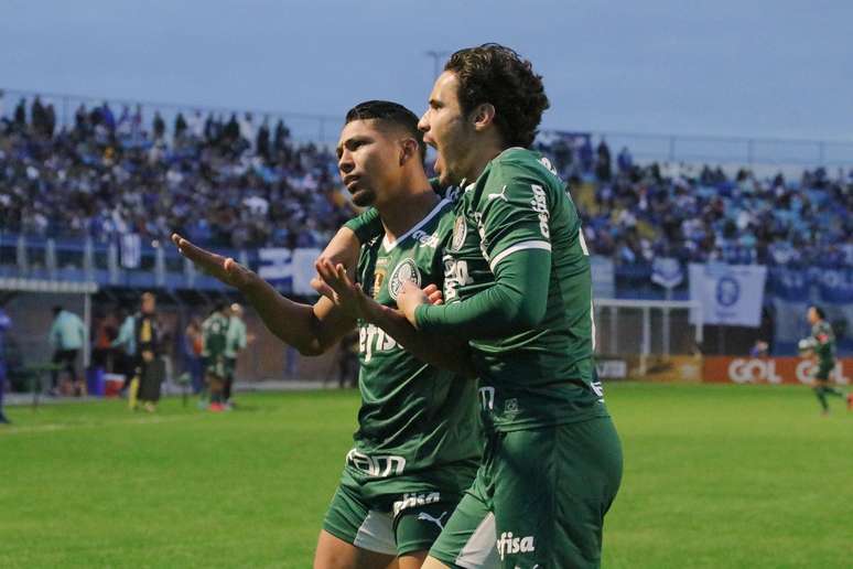 Palmeiras usa time misto, empata e mantém diferença na liderança do Brasileirão