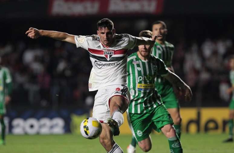 Calleri era pra ser poupado. Não adiantou. Camisa 9 entrou para tentar salvar time (Foto: Rubens Chiri/São Paulo FC)